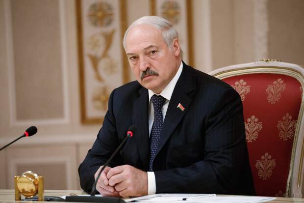 Коронавирус выжигает рейтинг Лукашенко