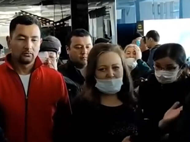 Трудовые мигранты оккупировали столичные аэропорты: домой не пускают Трудовые мигранты оккупировали столичные аэропорты: домой не пускают