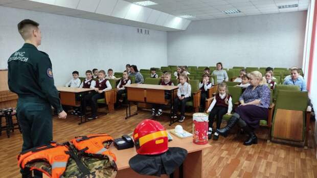 29 января инспектор БГРОЧС Аверченко К.А. встретился с учащимися начальных классов.