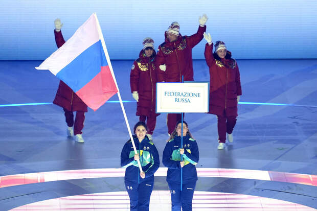 Паралимпийцы впервые с 2014 года вышли на церемонию открытия Игр с флагом России