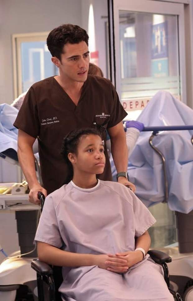 New doctor John Frost accompanying a teenage Black girl in a wheelchair on Chicago Med S10 E1