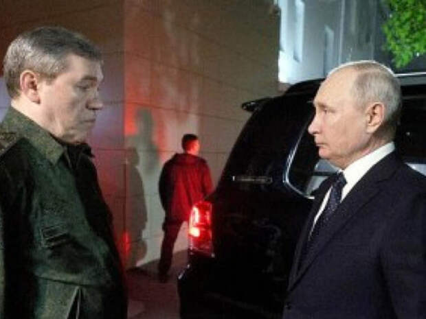 Путин посетил штаб вооруженных сил РФ в Ростове-на-Дону (ВИДЕО)
