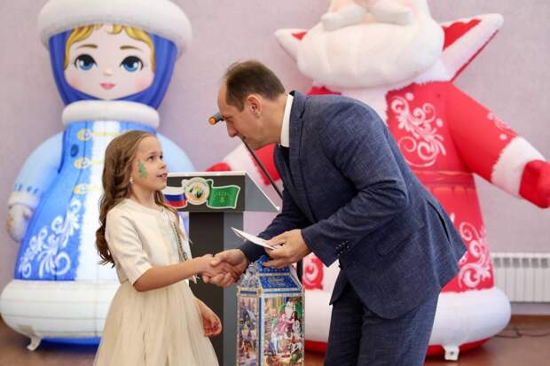 Глава Майкопского района вручил благодарности и премии детям, достигших высоких результатов