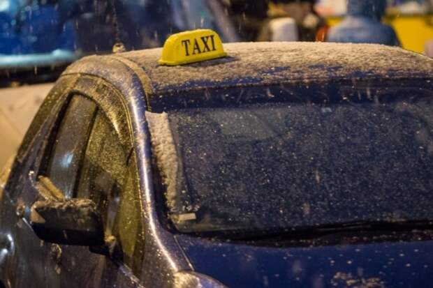 Нетрезвый пассажир напал на таксиста и отказался платить за поездку