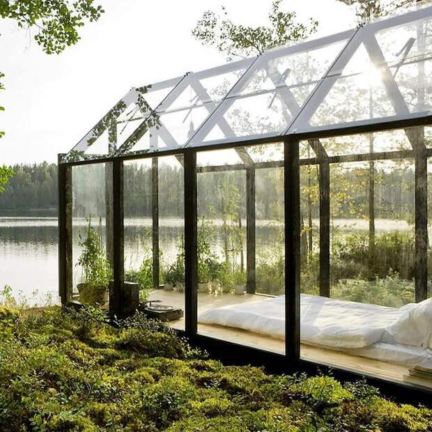 Место для отдыха и уединения с природой на озере в Финляндии.