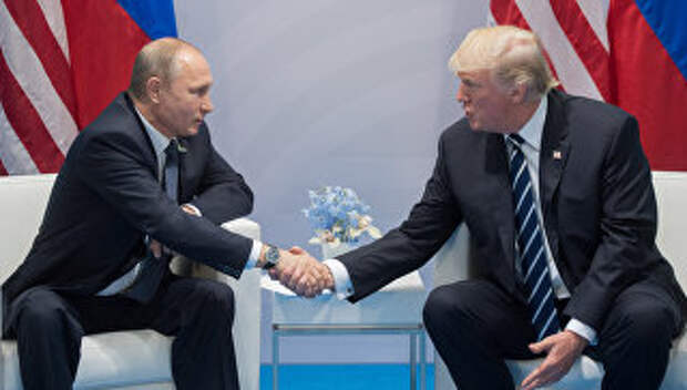 Президент России Владимир Путин и президент США Дональд Трамп. Архивное фото