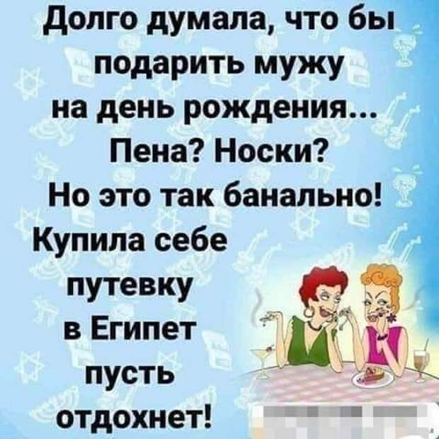 Два охотника наткнулись в лесу на свежие следы медведя...