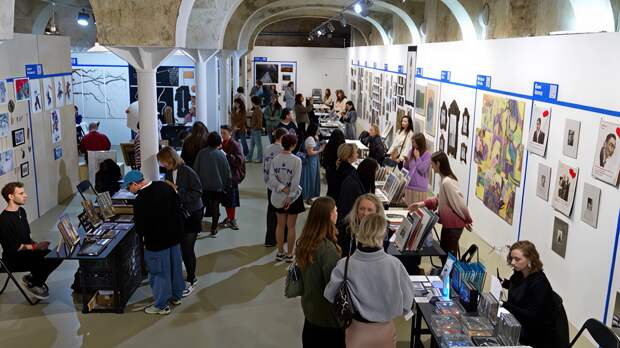 Ярмарка новых имен "Вин-Вин" проходит в Москве