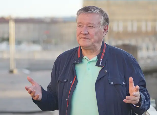 ОРЛОВ: Нельзя действующего арбитра сажать на ВАР, он субъективен. В судействе у нас есть своя школа, а мы все опираемся на авторитетов со стороны