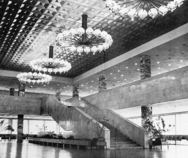 Фойе ДК АЗЛК. 1978-1980 годы/pastvu.com/uploaded by mega909