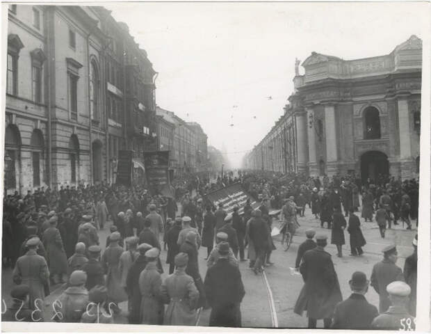 Снимки Петрограда в 1918 году. Первый год при большевиках