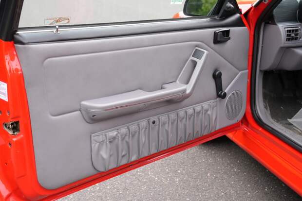 Старенький Ford Mustang, который стоит в пять раз дороже нового