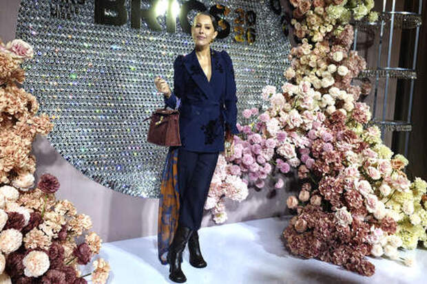 Журналистка Ксения Собчак в жакете вышла на публику с сумкой за 3,5 миллиона рублей