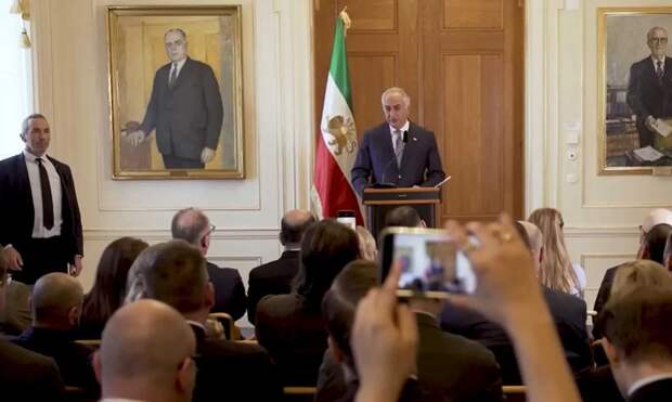 Не дождавшись победы США над Ираном, «шах» Пехлеви требует активности от Европы