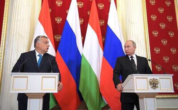 Путин встретил Орбана в Кремле, переговоры политиков начались
