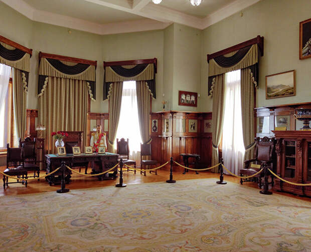100 лет музею Романовых в Ливадийском дворце: что доступно туристам и куда не водят экскурсии