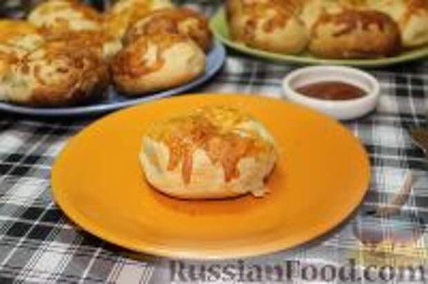 Фото к рецепту: Слоеные конвертики с курицей и сыром