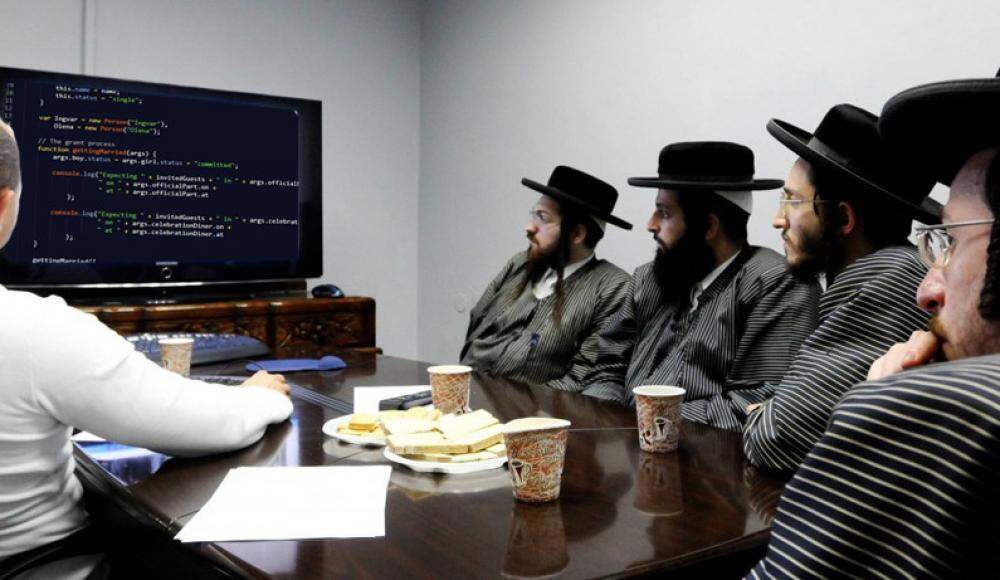 Канал евреев. Собрание евреев. Еврей за компьютером.