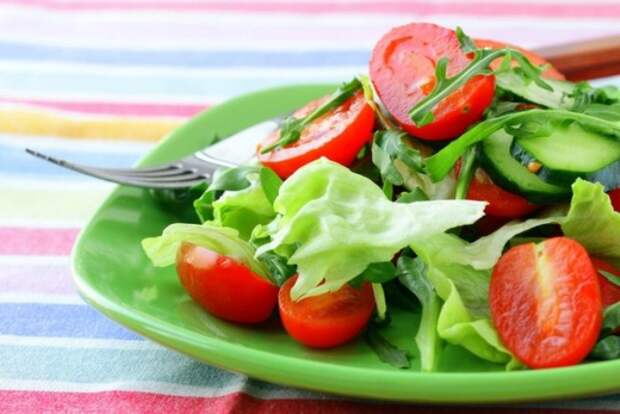 Салат из свежих овощей.
