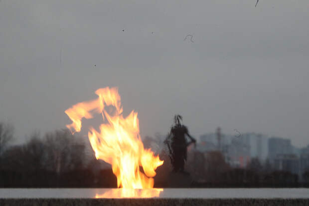 Петербургскому ветерану доставили частицу Вечного огня
