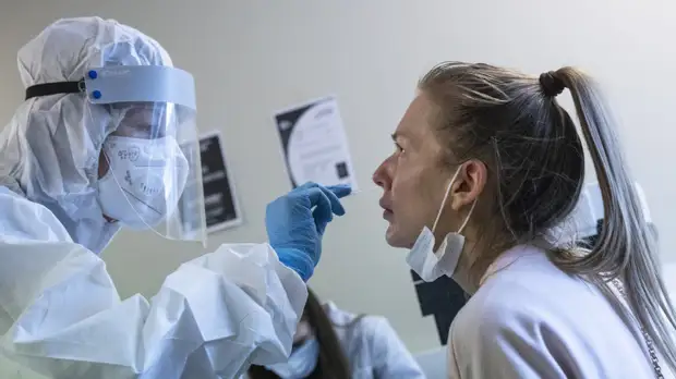 В России зарегистрировали тест-систему ФМБА для выявления «омикрона»