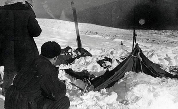 На фото: вид на палатку, которую нашли спасатели