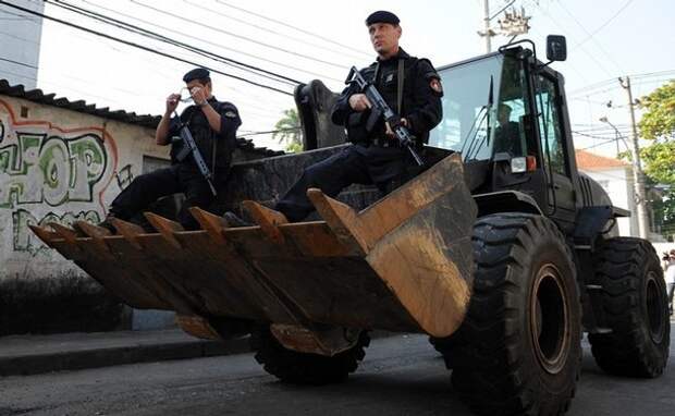 Officers from the Military Police's Spec