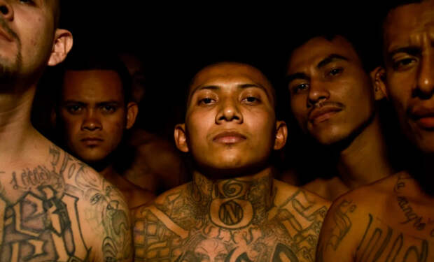 Как устроена мегатюрьма в Сальвадоре. Здесь сидят 40 тысяч человек