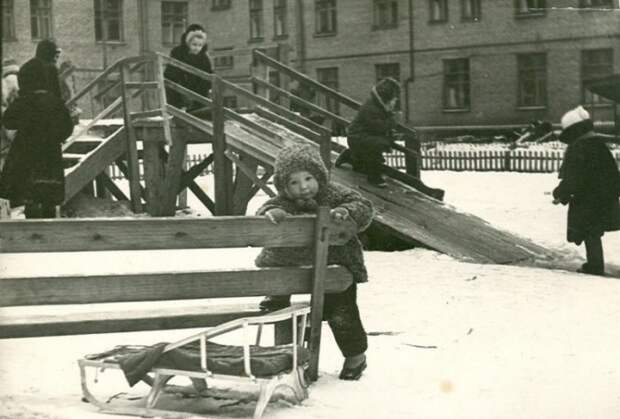 Фотография: Зимние катания на санках в СССР №30 - BigPicture.ru