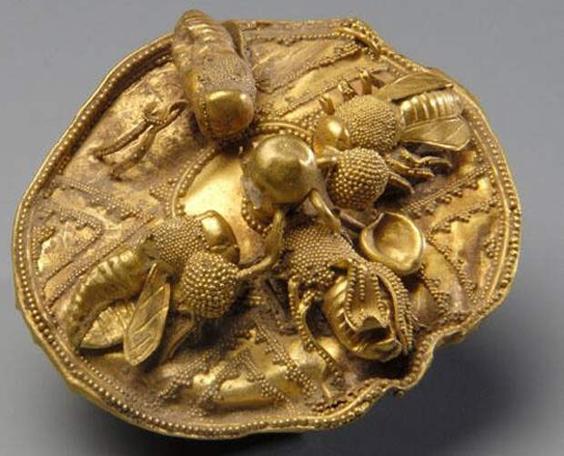 золотой диск с пчёлами-700 г. до н.э. АПИ от лат. apis «пчела»