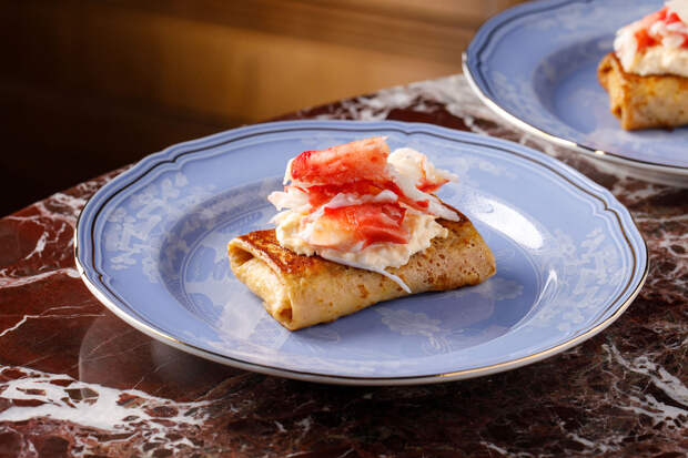 Блины фаршированные с крабом и яйцом