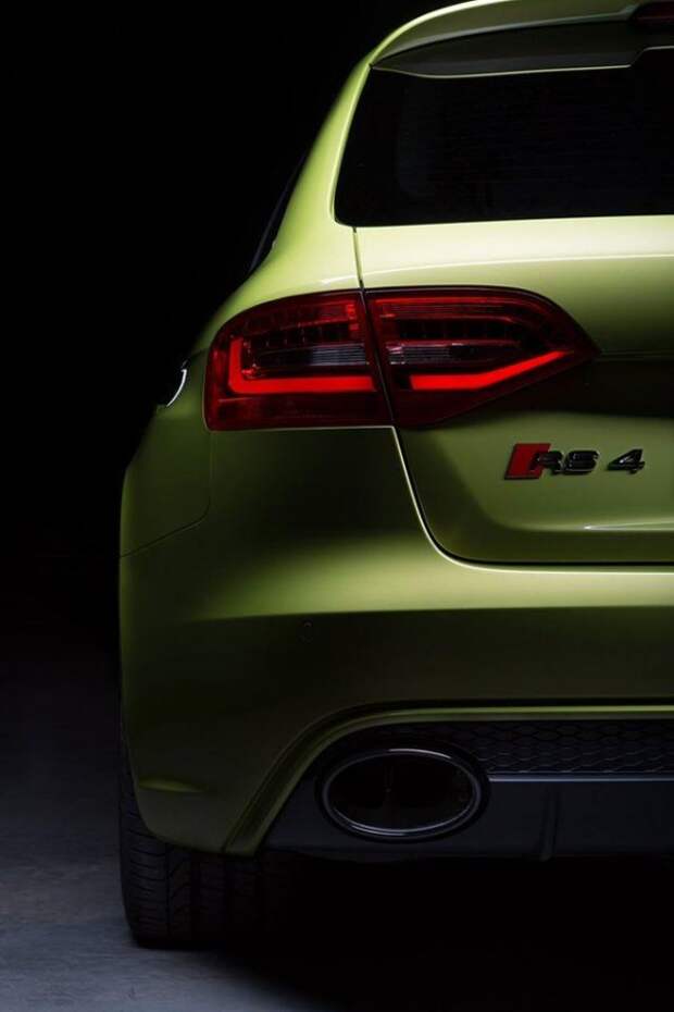 Audi Exclusive представили эксклюзивный RS4 Avant Audi Exclusive представили эксклюзивный RS4 Avant