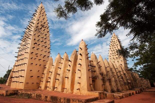 Большая мечеть в Бобо-Диуласо, Буркина-Фасо.
