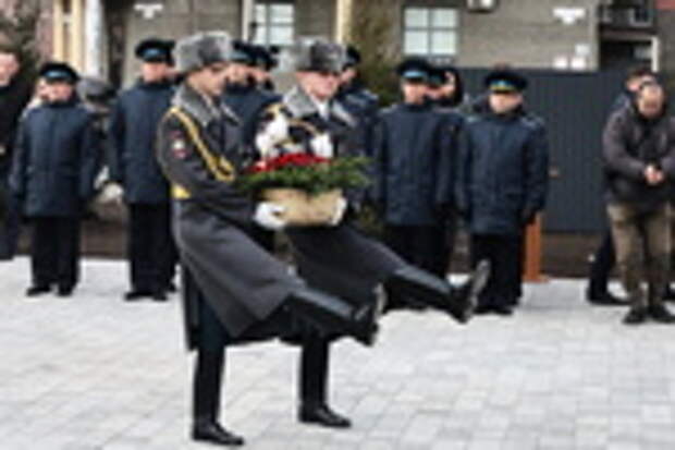 Памятник судебным приставам в Барнауле / Фото: Екатерина Смолихина / amic.ru