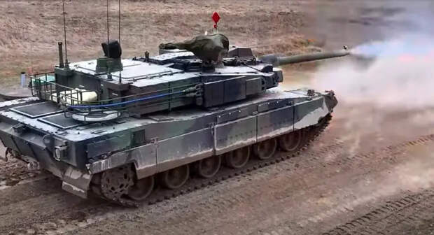 Польские танкисты проводят боевые стрельбы в ходе учений вблизи с границей Калининградской области