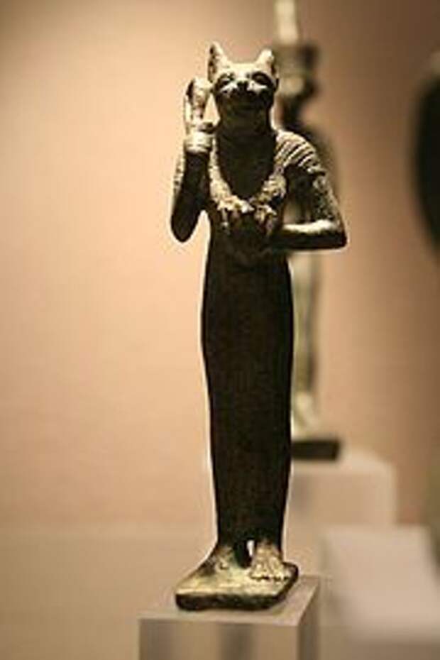 Статуя египетской богини Баст