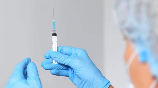 Врачи ряда российских больниц пригласили противников вакцинации в «красные зоны»