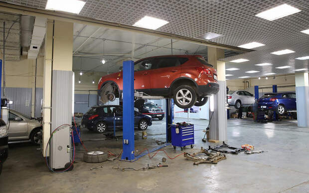 Российские автомобилисты стали значительно меньше ездить и реже чинить свои авто, хотя на обслуживание теперь тратят больше денег