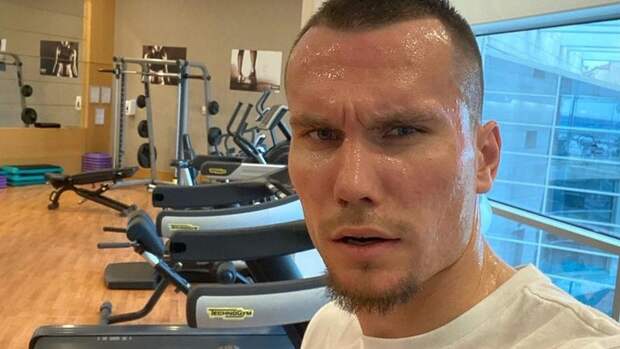 Заболотный обратился к Ибрагимовичу. И показал навыки владения мячом