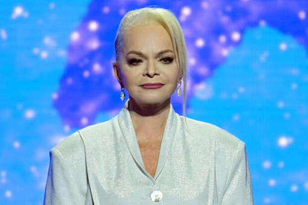 Директор Долиной Пудовкин предупредил хейтеров певицы о бумеранге и карме