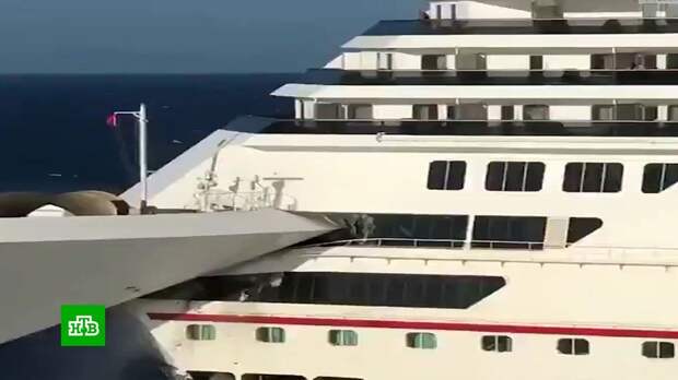 Два круизных лайнера столкнулись в Мексике: видео