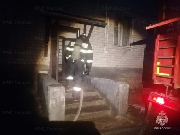 В Тверской области сотрудники МЧС спасли двух человек