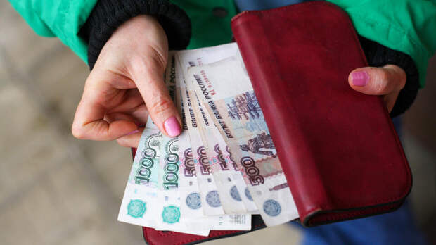 Россиян предупредили о штрафах за выброс строительного мусора в контейнеры