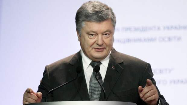 Порошенко продлил на год санкции против четырех российских банков