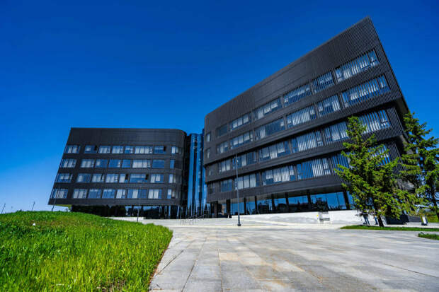 Югары нефть мәктәбе илнең иң яхшы югары уку йортлары арасына керде