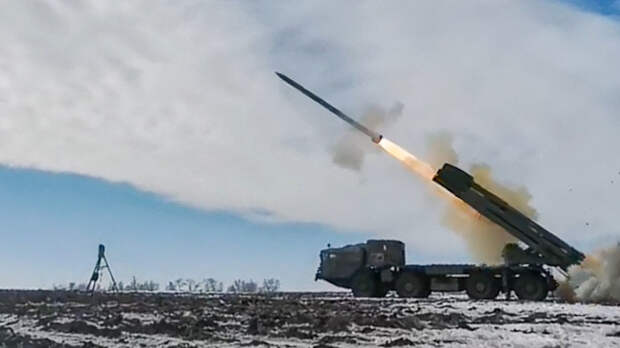 «Торнадо-С» уничтожила замаскированный пункт дислокации ВСУ. Лучшее видео из зоны СВО