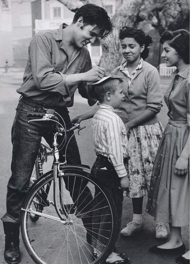Элвис Пресли велосипеды, звезды, интересное, фото