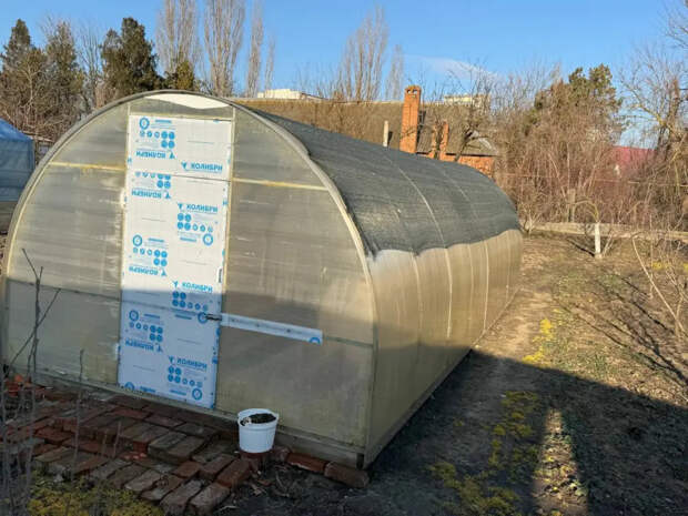 Поликарбонат — прошлый век: дачники переходят на материал, который не собирает грязь