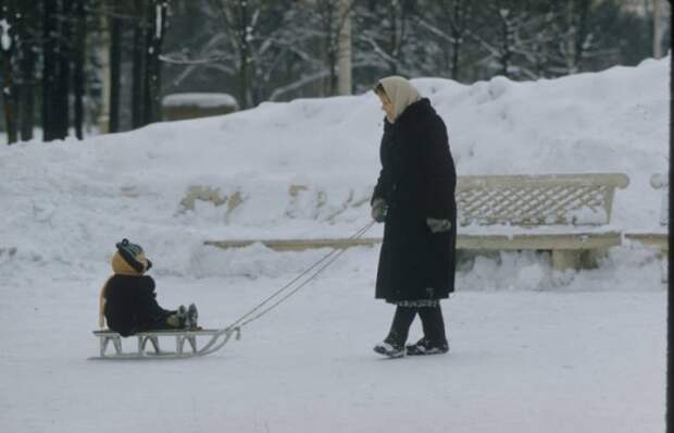Фотография: Зимние катания на санках в СССР №40 - BigPicture.ru