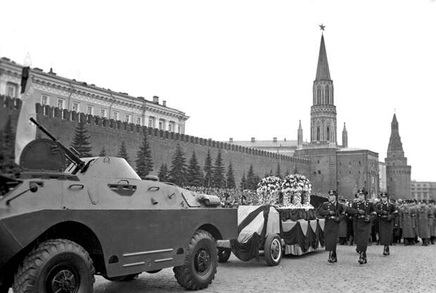 Траурная процессия у Кремлевской стены на Красной площади. 30.03.1968